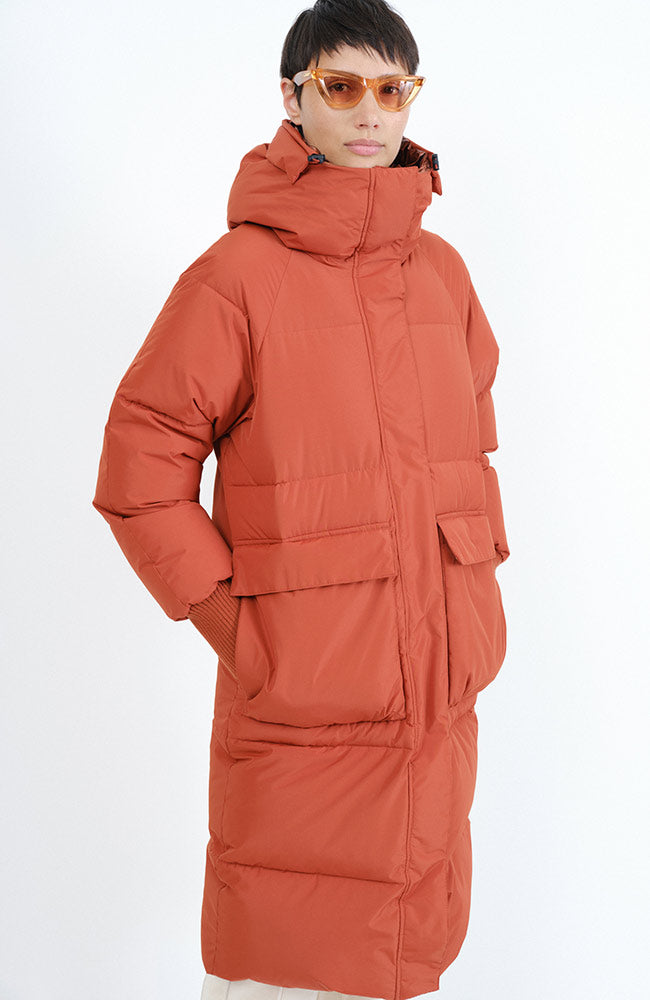Embassy of Brick and Logs Ry puffer parka burt rot recyceltes PET | Sophie Stone 