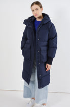 Embassy of Brick and Logs Ry-Pufferparka blau | Sophie Stone 