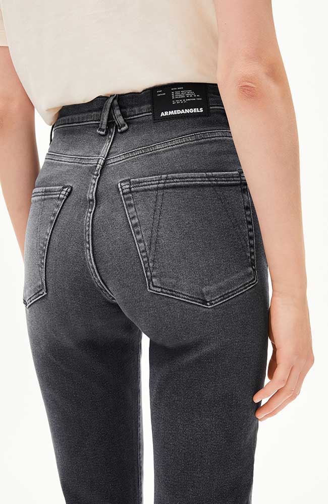 ARMEDANGELS Lejaani Jeans mit geradem Bein und hoher Taille Lakritze strapazierfähige Bio-Baumwolle | Sophie Stone
