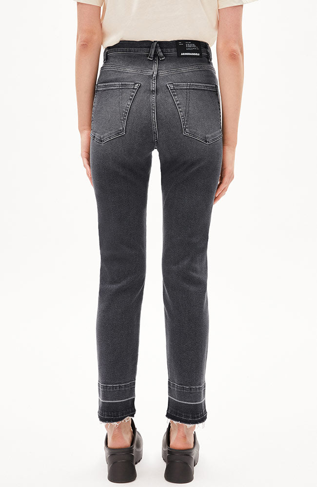 ARMEDANGELS Lejaani Jeans mit geradem Bein und hoher Taille Lakritze nachhaltige Bio-Baumwolle Frauen | Sophie Stone