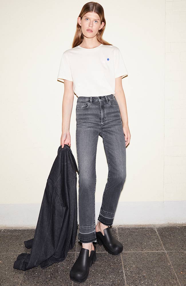 ARMEDANGELS Lejaani Jeans mit geradem Bein und hoher Taille Lakritze Bio-Baumwolle Frauen | Sophie Stone