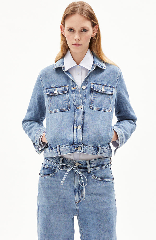 ARMEDANGELS Blusonaa Jeansjacke blau aus Bio-Baumwolle für Frauen | Sophie Stone