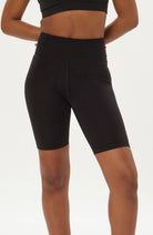 Girlfriend Collective Komprimierende High-Rise Fahrradshorts schwarz | Sophie Stone