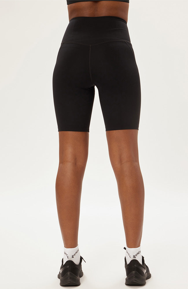 Girlfriend Collective Komprimierende High-Rise Fahrradshorts schwarz | Sophie Stone