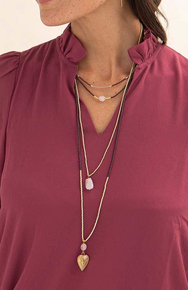 Eine schöne Geschichte Hingabe Rosenquarz Halskette aus haltbarem Messing | Sophie Stone