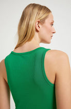 Lanius Rib Top grün aus nachhaltiger Bio-Baumwolle für Frauen | Sophie Stone