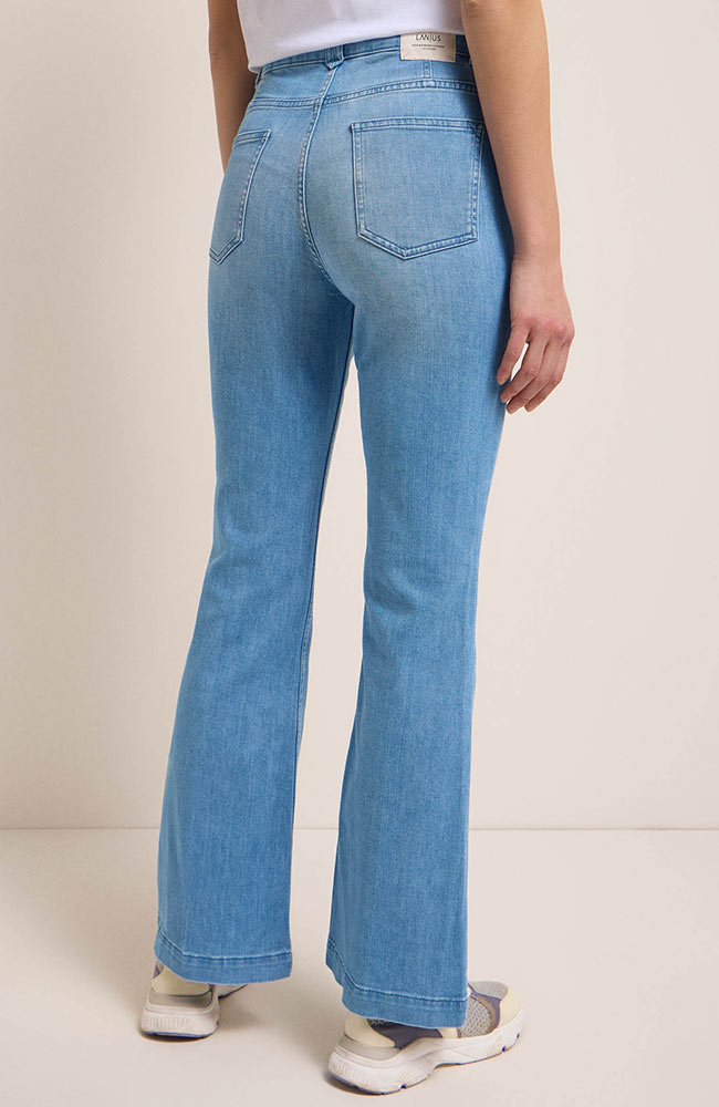 Lanius Flared High-Waist Jeans hellblau aus nachhaltiger Bio-Baumwolle für Frauen | Sophie Stone