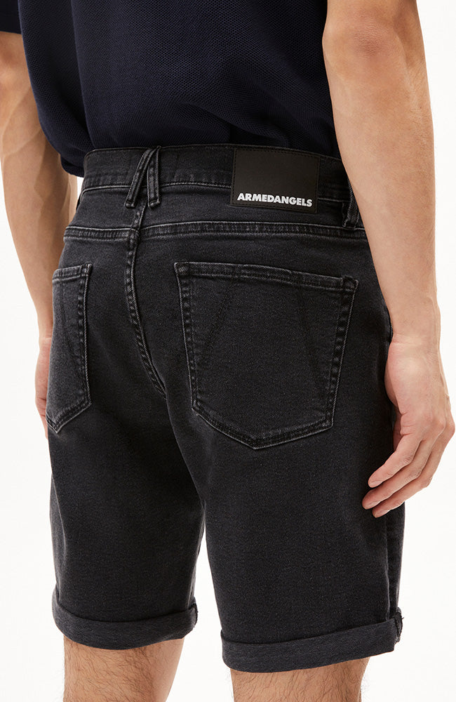 ARMEDANGELS Naailo Jeans-Shorts schwarz aus Bio-Baumwolle | Sophie Stone