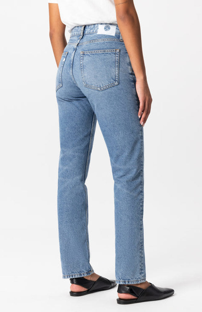 MUD Jeans Easy Go Stone Vintage aus nachhaltiger Bio- und recycelter Baumwolle | Sophie Stone