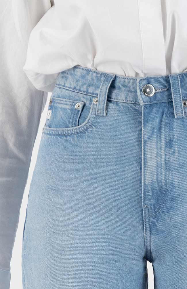 MUD Jeans Marilyn kurz Sun Stone aus nachhaltiger und recycelter Bio-Baumwolle | Sophie Stone