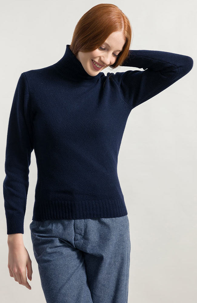 RIFO Ada Rollkragenpullover blau mora aus recyceltem Kaschmir | Sophie Stone