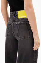 ARMEDANGELS Blinaa Jeans mit weitem Bein aus Bio-Baumwolle | Sophie Stone