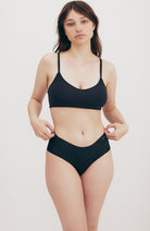 Organic Basics Naked Rib Bralette schwarz aus nachhaltigem recyceltem Nylon Frauen | Sophie Stone