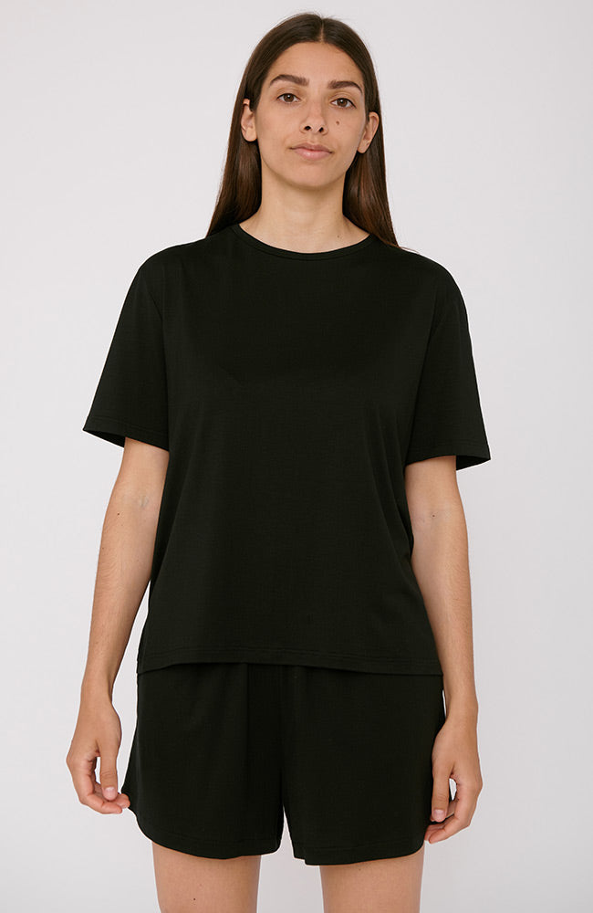 Organic Basics Soft Touch Boxy T-Shirt schwarz von TENCEL für Frauen | Sophie Stone