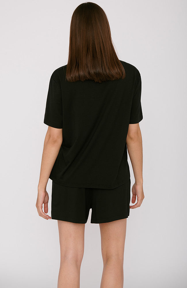 Organic Basics Soft Touch Boxy T-Shirt schwarz aus nachhaltigem TENCEL | Sophie Stone