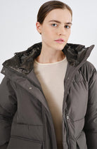 Embassy of Brick and Logs Ry Pufferparka braun aus recyceltem Polyester | Sophie Stone 