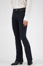 MUD Jeans Flared Hazen Stone Black aus Bio-Baumwolle | Sophie Stone