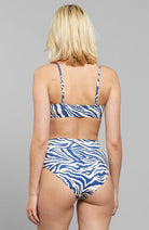 Engagiertes nachhaltiges Bikini-Unterteil Slite Zebra Blue aus recyceltem Kunststoff | Sophie Stone 