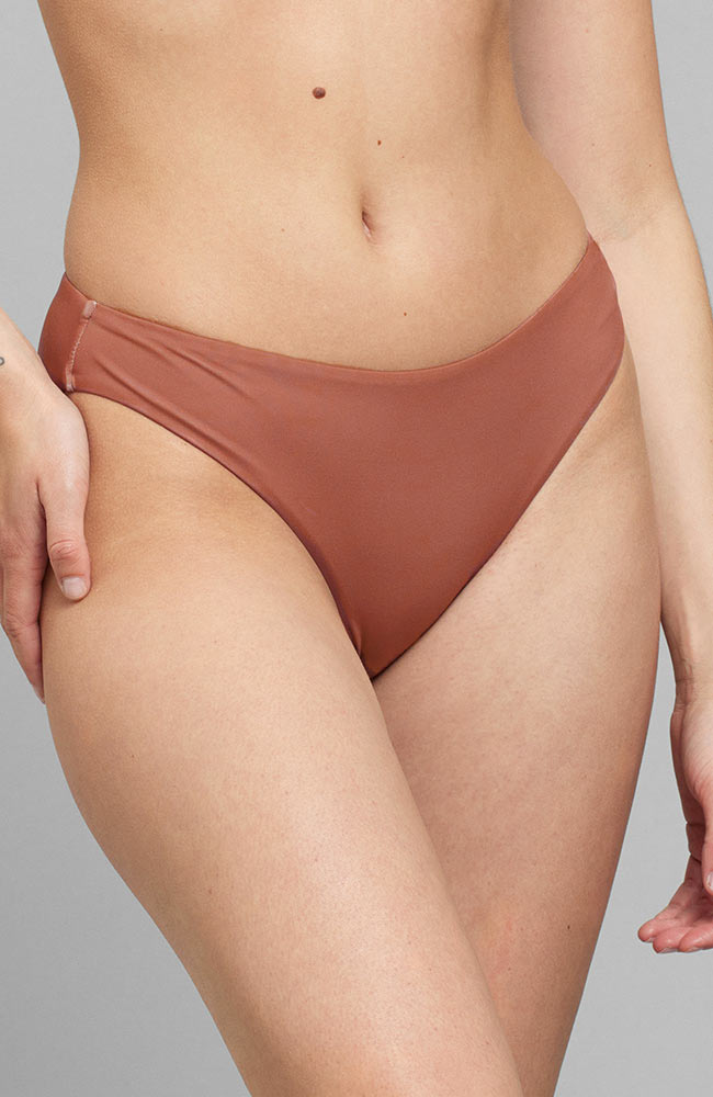 Dedicated Bikini Broekje Sanda Copper Brown van gerecycled plastic | Sophie Stone 