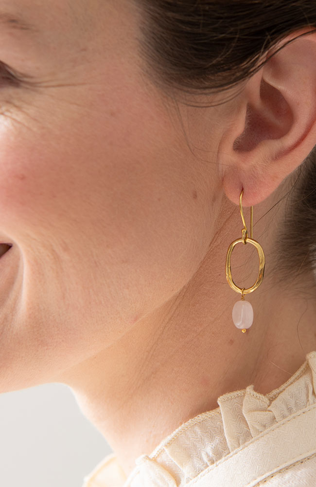 Eine schöne Geschichte Anmutige Rosenquarz Gold Ohrringe | Sophie Stone