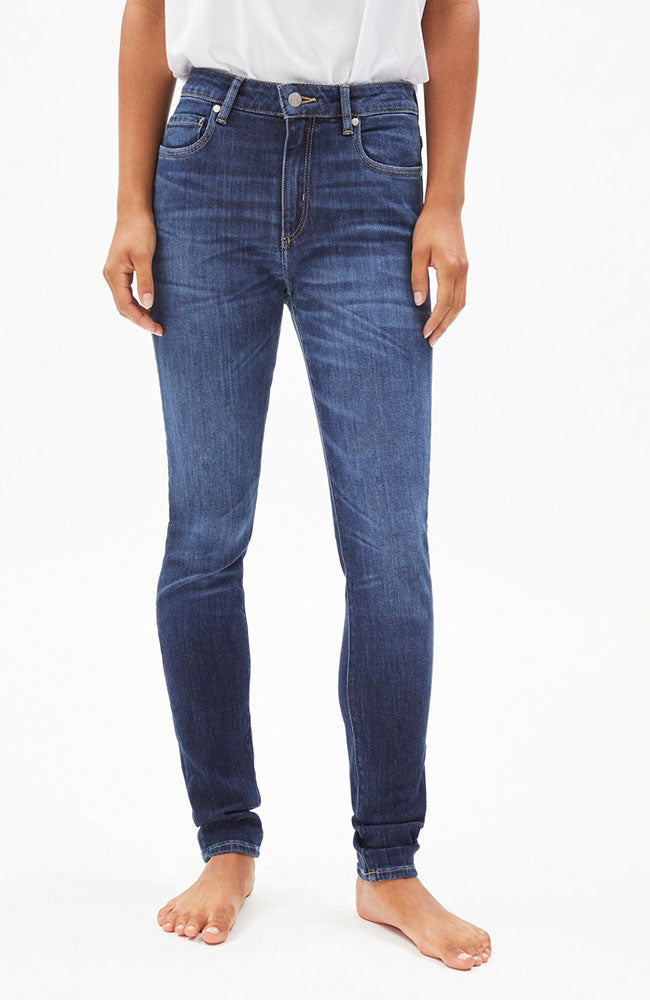 ARMEDANGELS Tillaa Stretch-Jeans aus Bio-Baumwolle dunkle Tinte | Sophie Stone