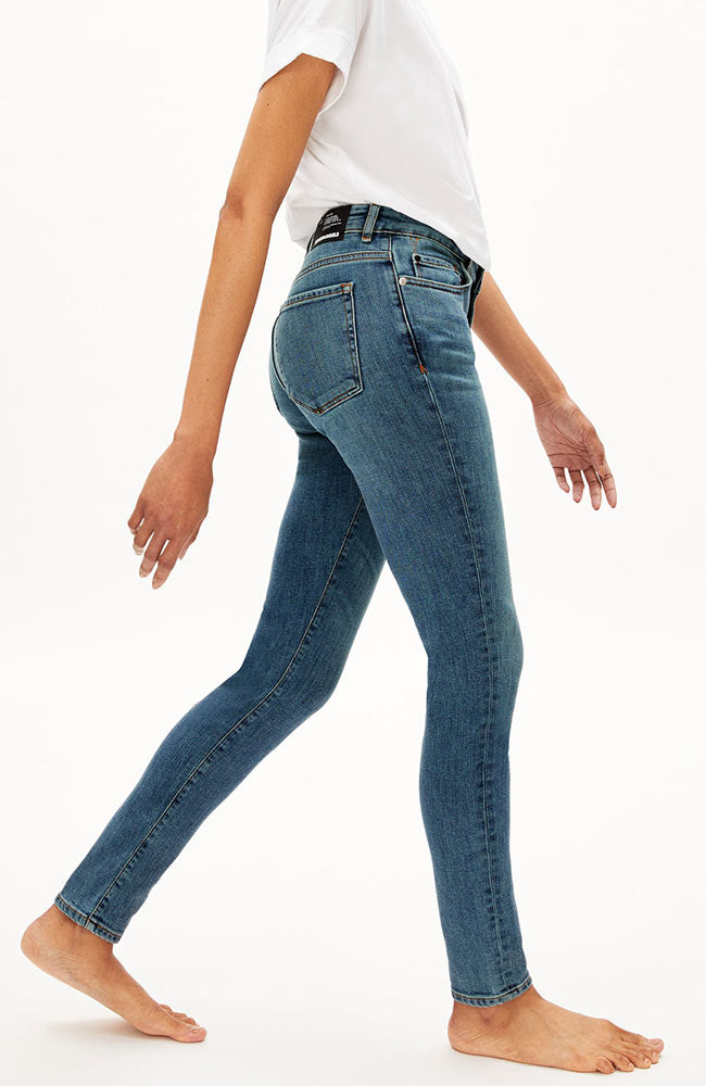 ARMEDANGELS Tillaa Stretch-Jeans aus Bio-Baumwolle und Lyocell (TENCEL) | Sophie Stone