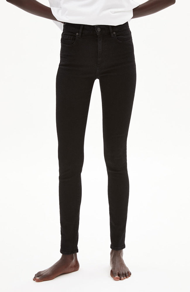 ARMEDANGELS Tillaa Stretch-Jeans aus Bio-Baumwolle schwarz Nacht | Sophie Stone